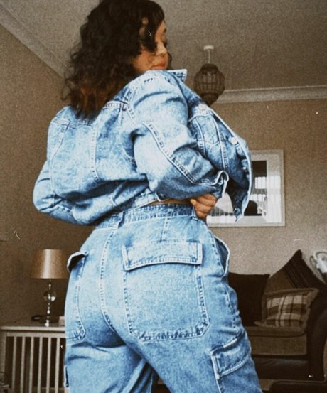 caravernon model picture