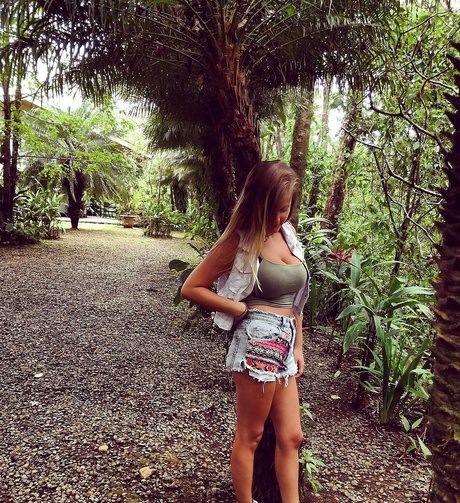 Luan Raviv naked model pictures