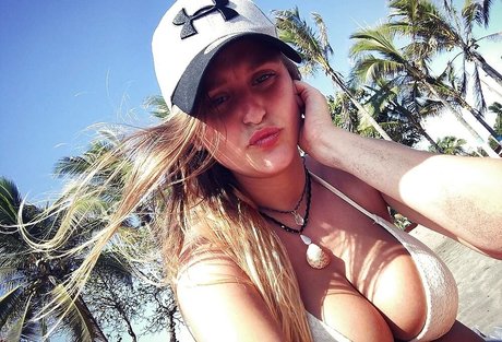 Luan Raviv perfect pornstar galleries