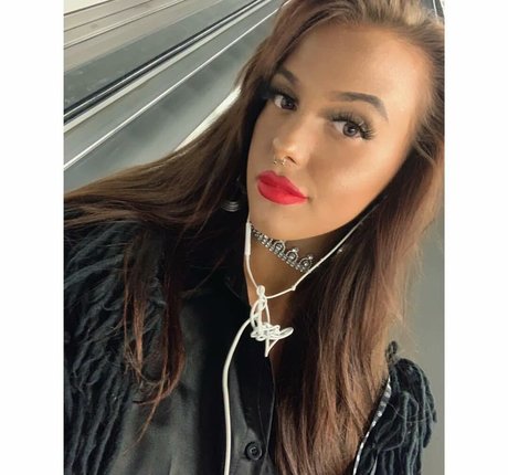 Bobbie Cook sexy model img