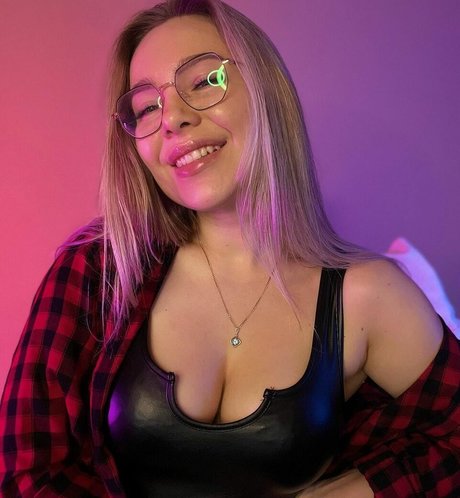 Charevna pretty actress pic