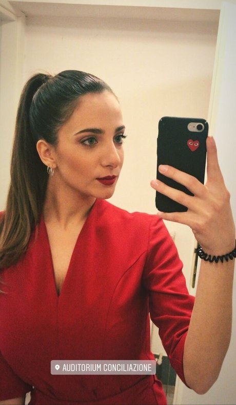 Cleo Bracchi nice pornstar gallery