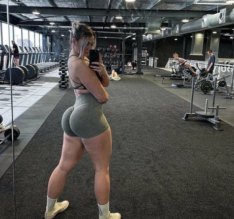 Nikita Simpson pornographic model pictures