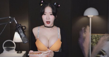 BJ Pyuri nude pornstar photos