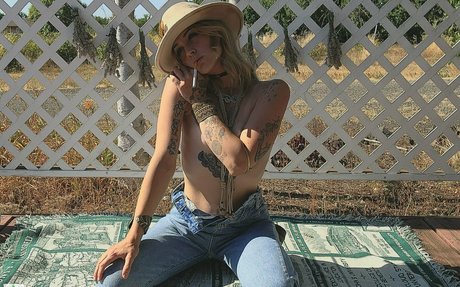 lilsweetpeamarie art pornstar images