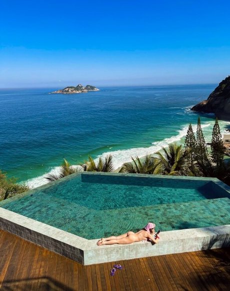 GKay star naked image