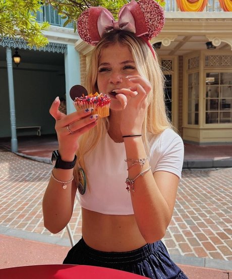 Lananegrini nude model gallery