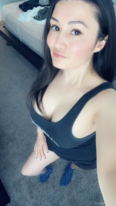 roxxirdz erotic model image