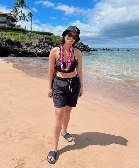 Lilly Singh star adult pics