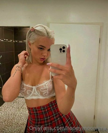 honeymoonlera adult actress pics