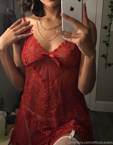 Official Anaiis model top pictures