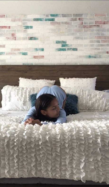 Official Anaiis pornstar exclusive image