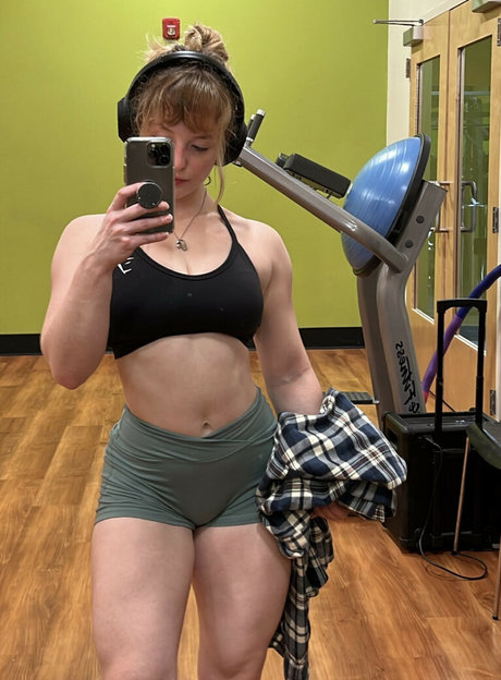 Cdzfit model naked image