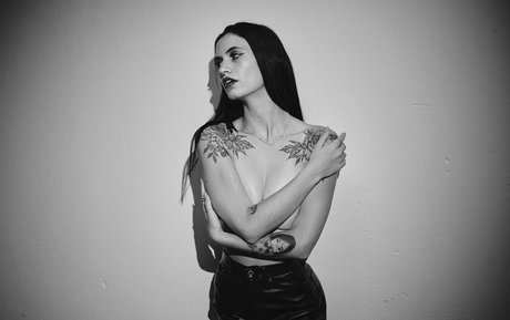 inseniity high quality model pictures