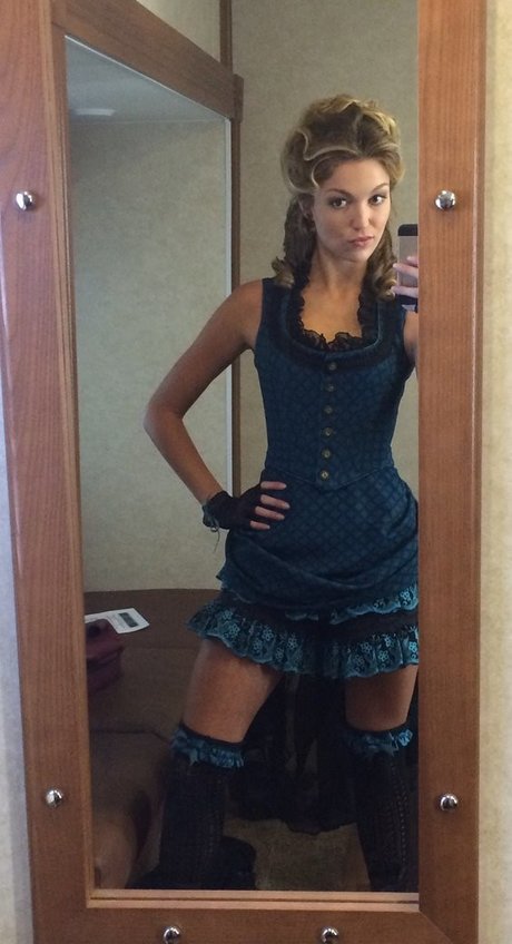 Lili Simmons pornographic star picture