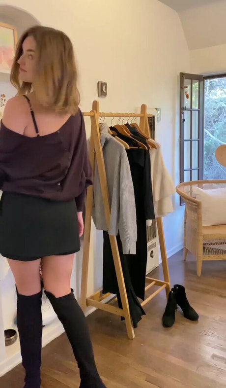 Lili Simmons pretty model images