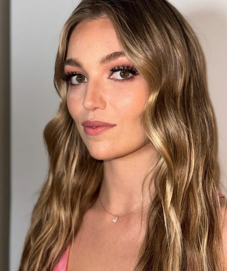 Lili Simmons star xxx gallery