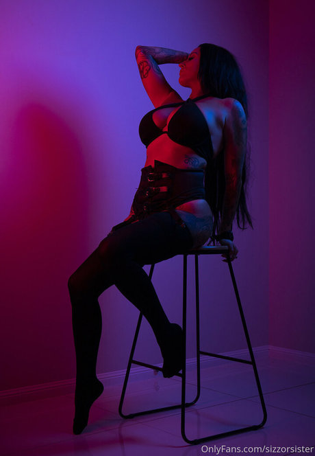 sizzorsister model top images