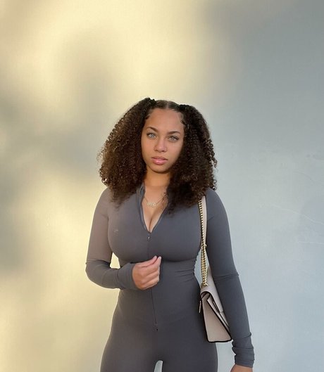 Jada Durroh model nude img