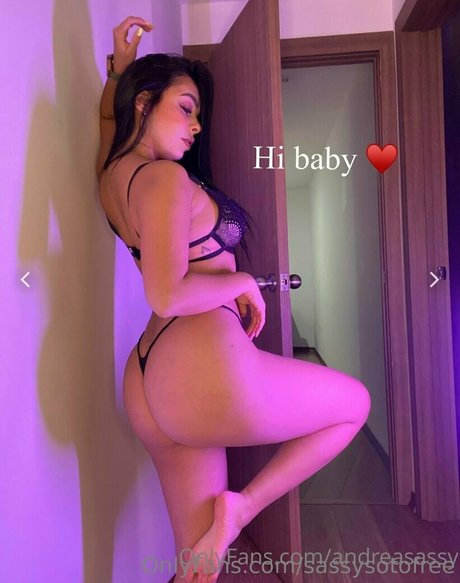 sassysotofree model sexy pics