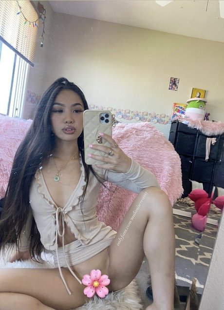 wetaja pornographic star pic