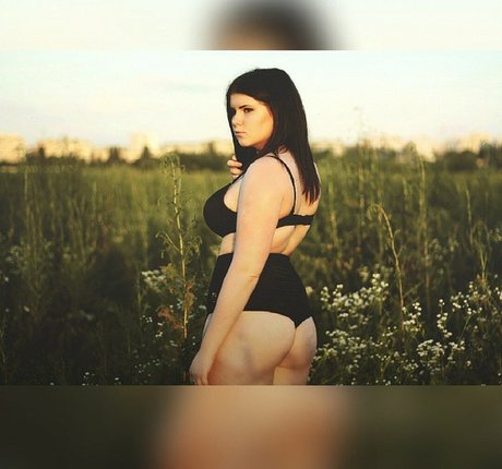 Anna Bernadi model art picture