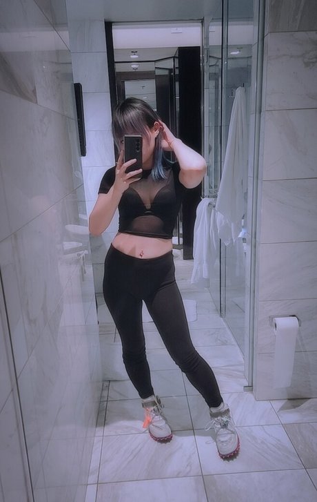 Emucchi Fansly model beautiful images