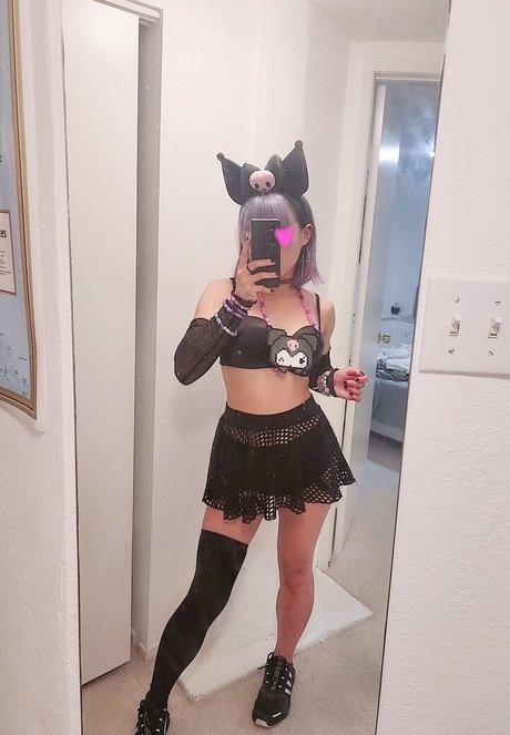 Emucchi Fansly model free pics