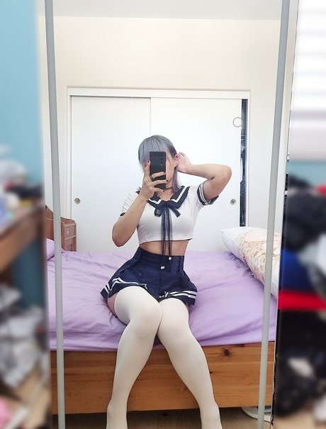 Emucchi Fansly top model img