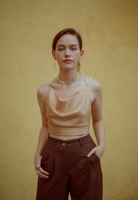 Victoria Pedretti star pornographic pics