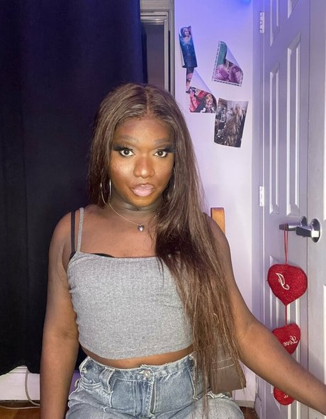 sissy serayah model nude images