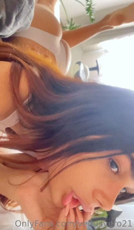 venusvero21 erotic star photos