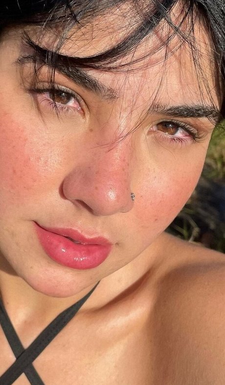 Isis Rodrigues xxx model photos