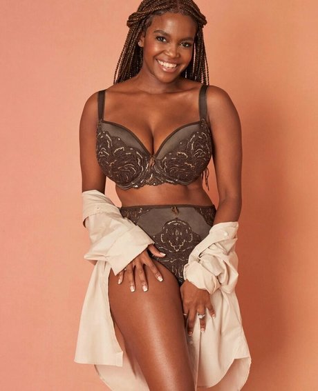 Oti Mabuse top model pictures