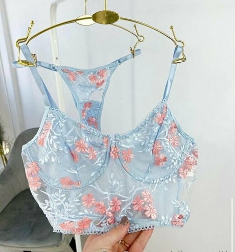 alise ssmith beautiful actress galleries