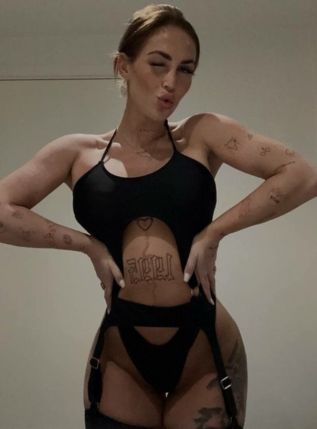 Anna Seneca xxx model photo