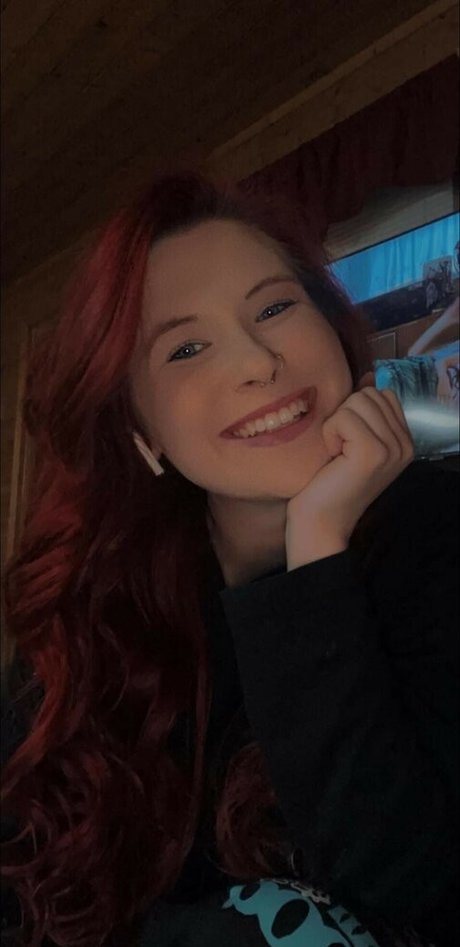 Redisright nudes star img