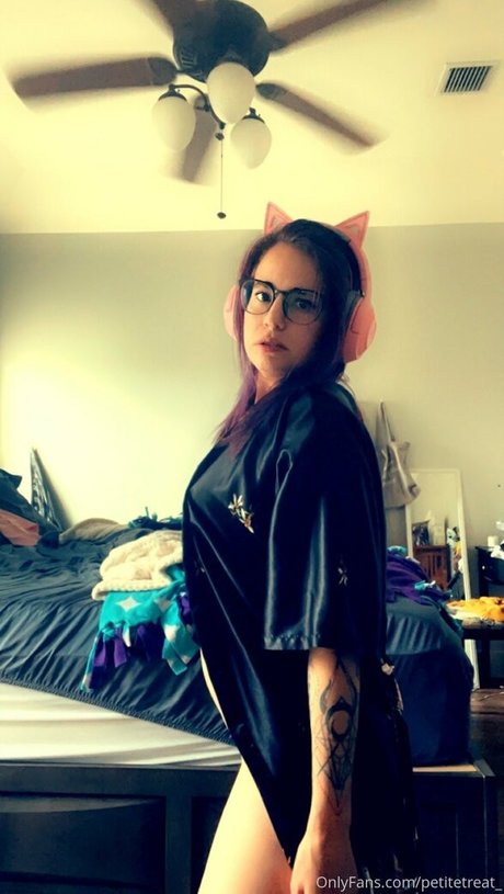 petitetreat_ model nude galleries