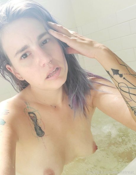 petitetreat_ hot actress photo