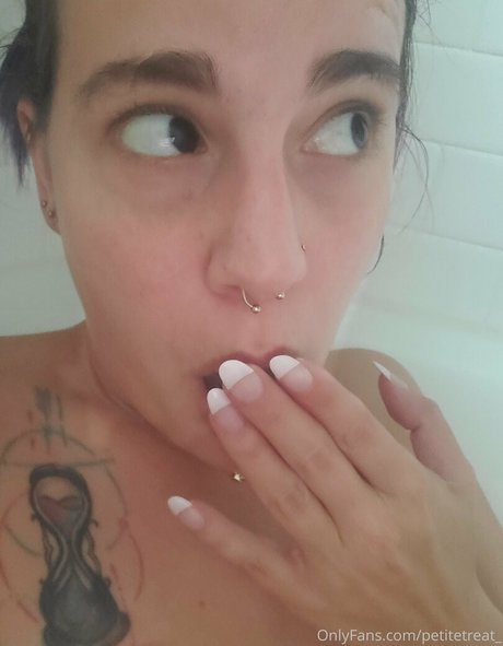 petitetreat_ nudes model pictures