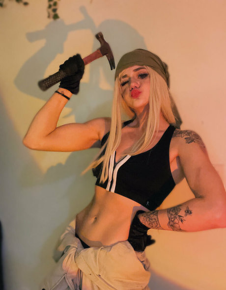 erinrileycos hot star pic