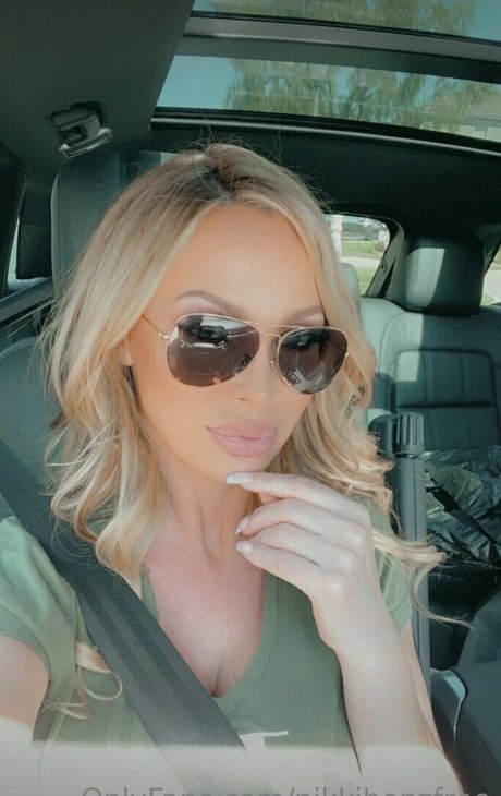 nikkibenzfree porn model pic