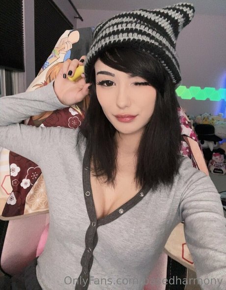 harmonyeva top model img