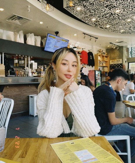 Wengie pornstar adult image