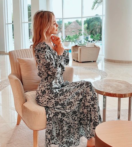 Wengie model porn pic