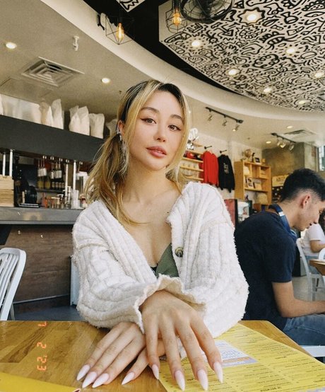 Wengie beautiful model pics