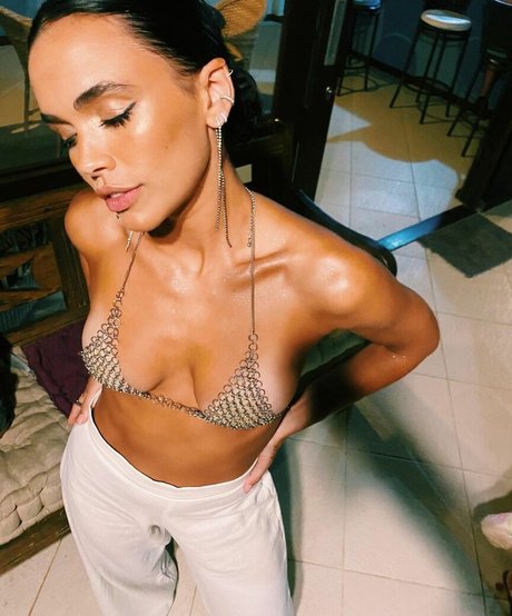 Giovana Cordeiro high quality pornstar photos