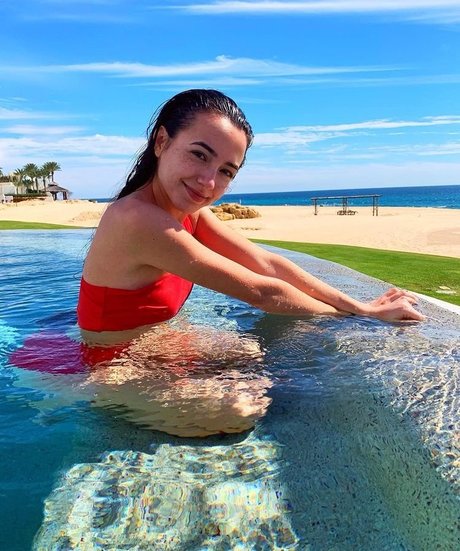 Merrell Twins nudes actress pics