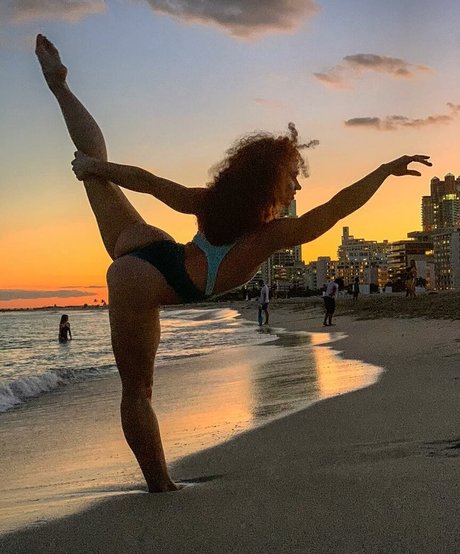 Sammypicone model hot photos