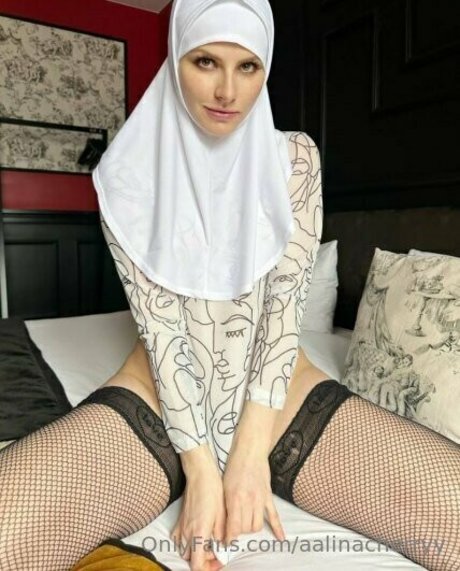 aalinacherryy star naked pic